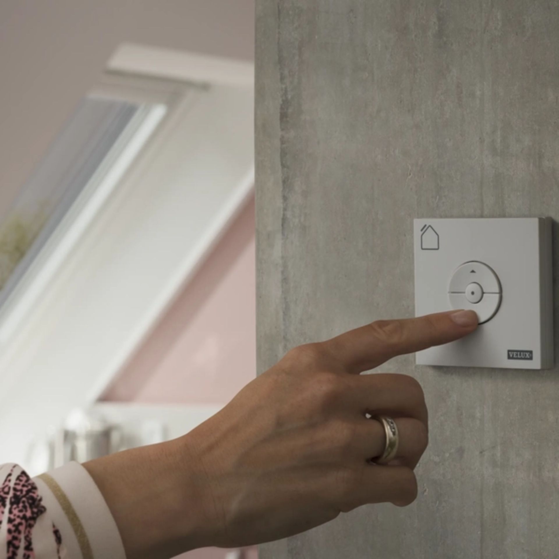 Janela VELUX GGL INTEGRA® Solar Basculante